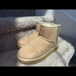 UGGS!! Size: USA 7 San Suede
